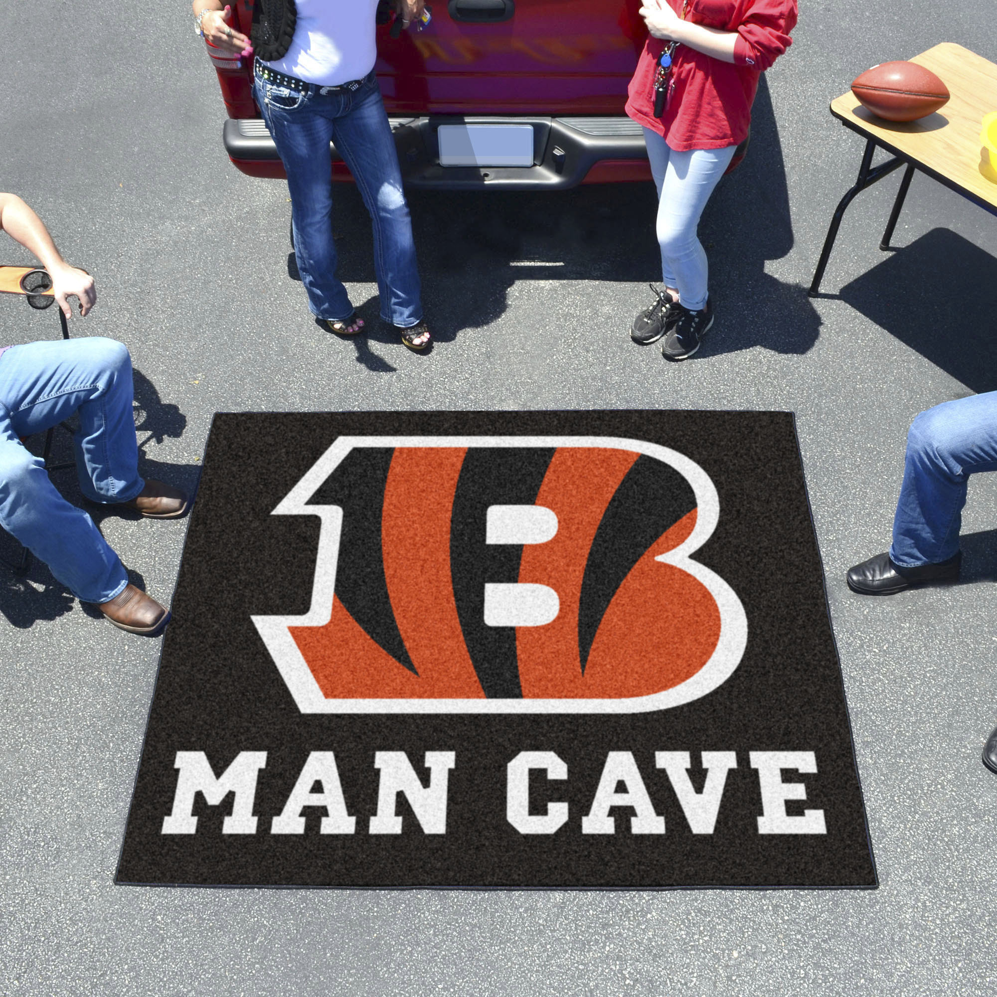 Cincinnati Bengals MAN CAVE TAILGATER 60 x 72 Rug