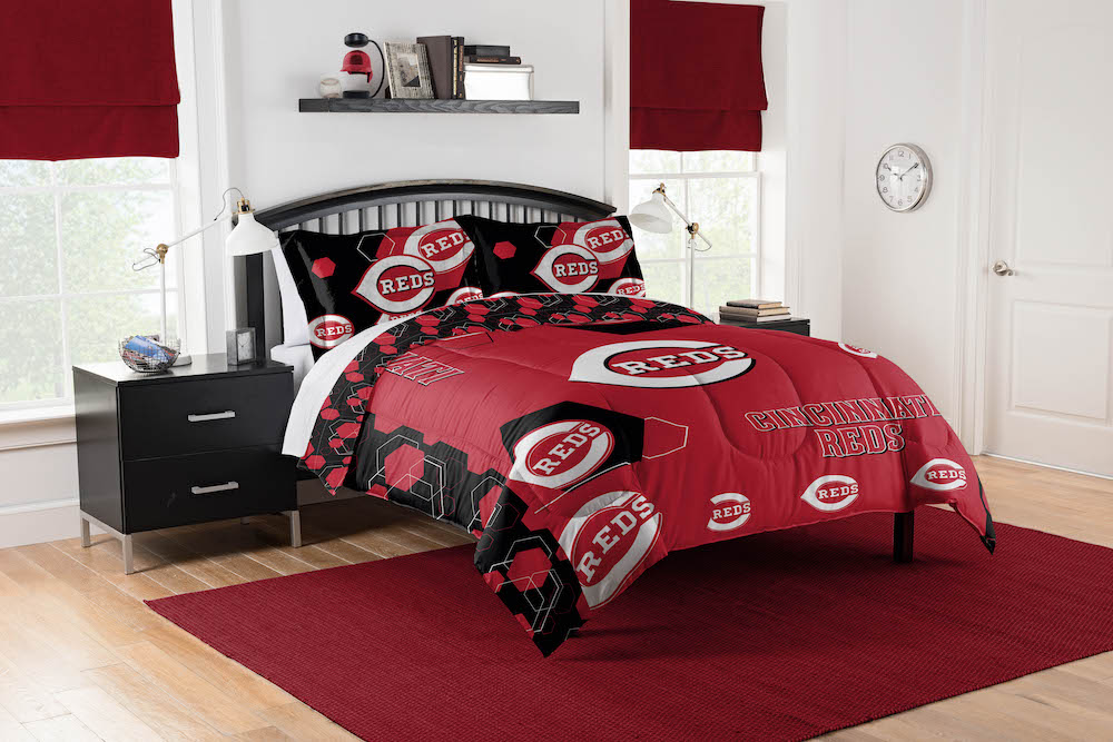 Cincinnati Reds QUEEN/FULL size Comforter and 2 Shams