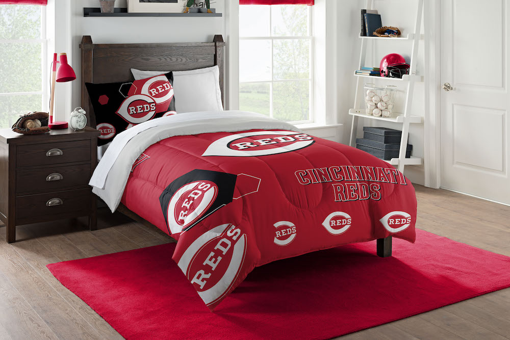 Cincinnati Reds Twin Comforter Set with Sham