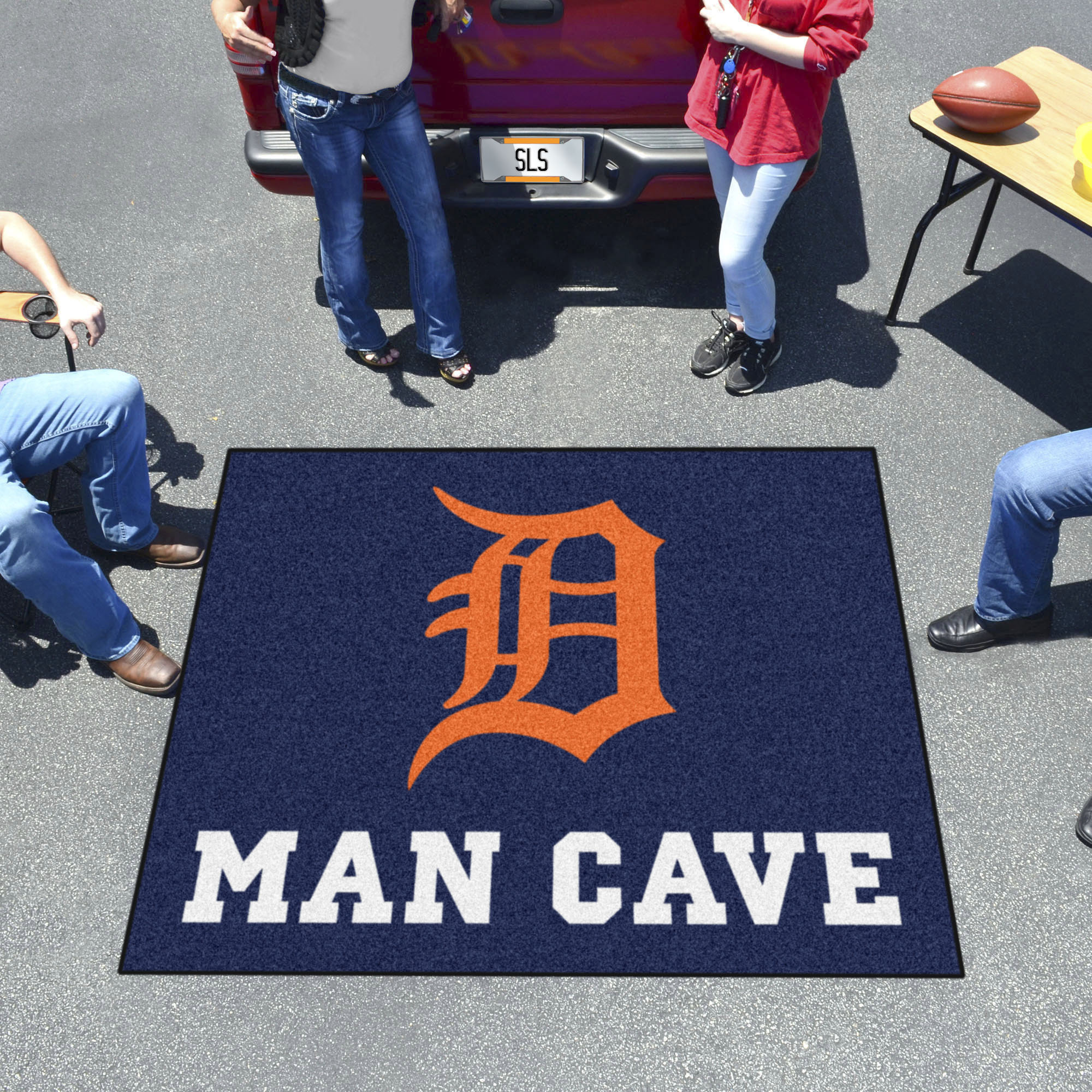 Detroit Tigers MAN CAVE TAILGATER 60 x 72 Rug