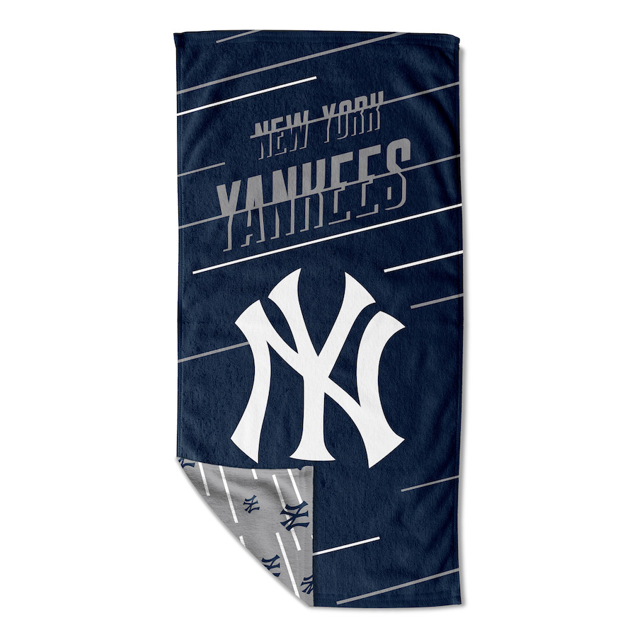 New York Yankees Beach Towel and Mesh Bag Set