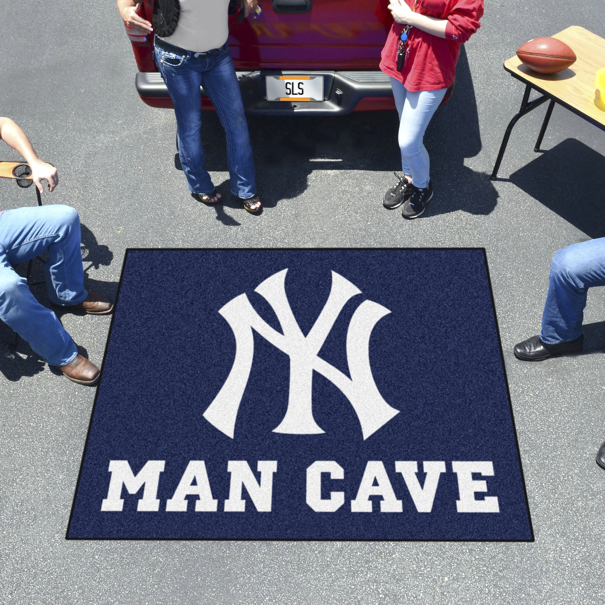 New York Yankees MAN CAVE TAILGATER 60 x 72 Rug