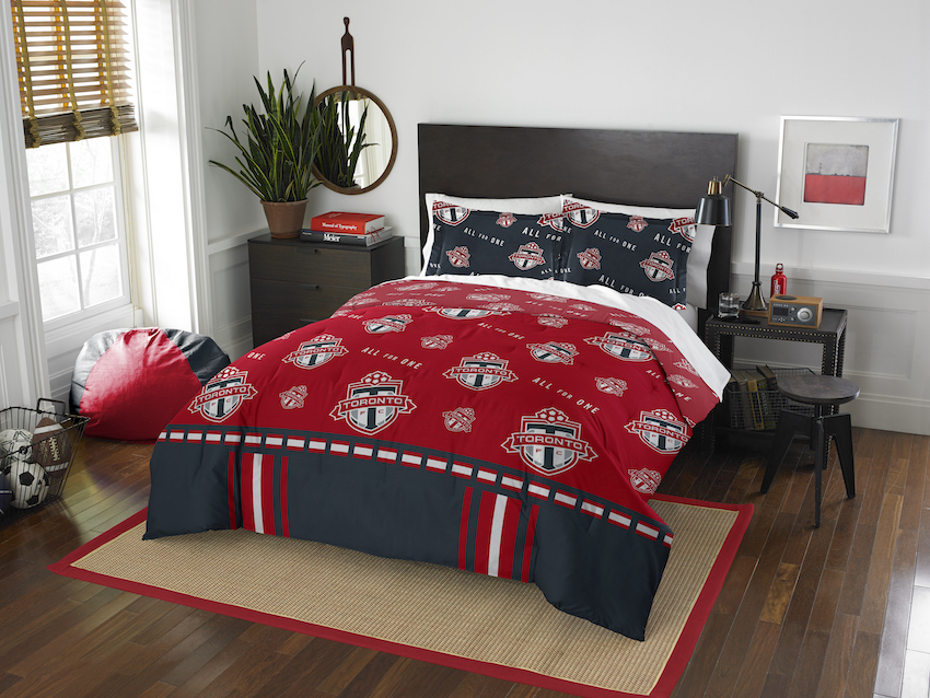 Toronto FC QUEEN/FULL size Comforter and 2 Shams