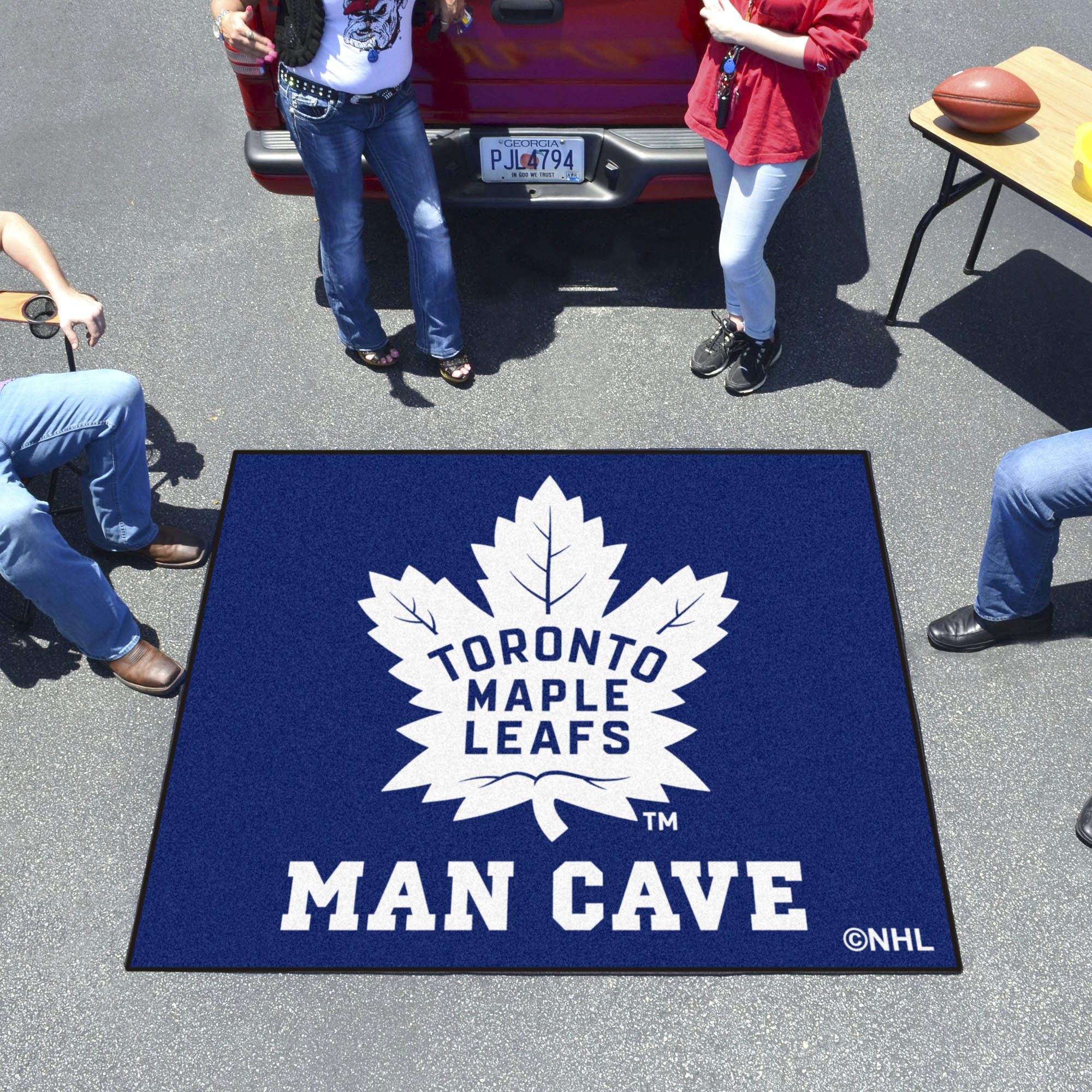 Toronto Maple Leafs MAN CAVE TAILGATER 60 x 72 Rug